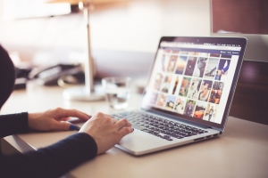 8 Popular WordPress Instagram Themes To Promote Your Business Website
